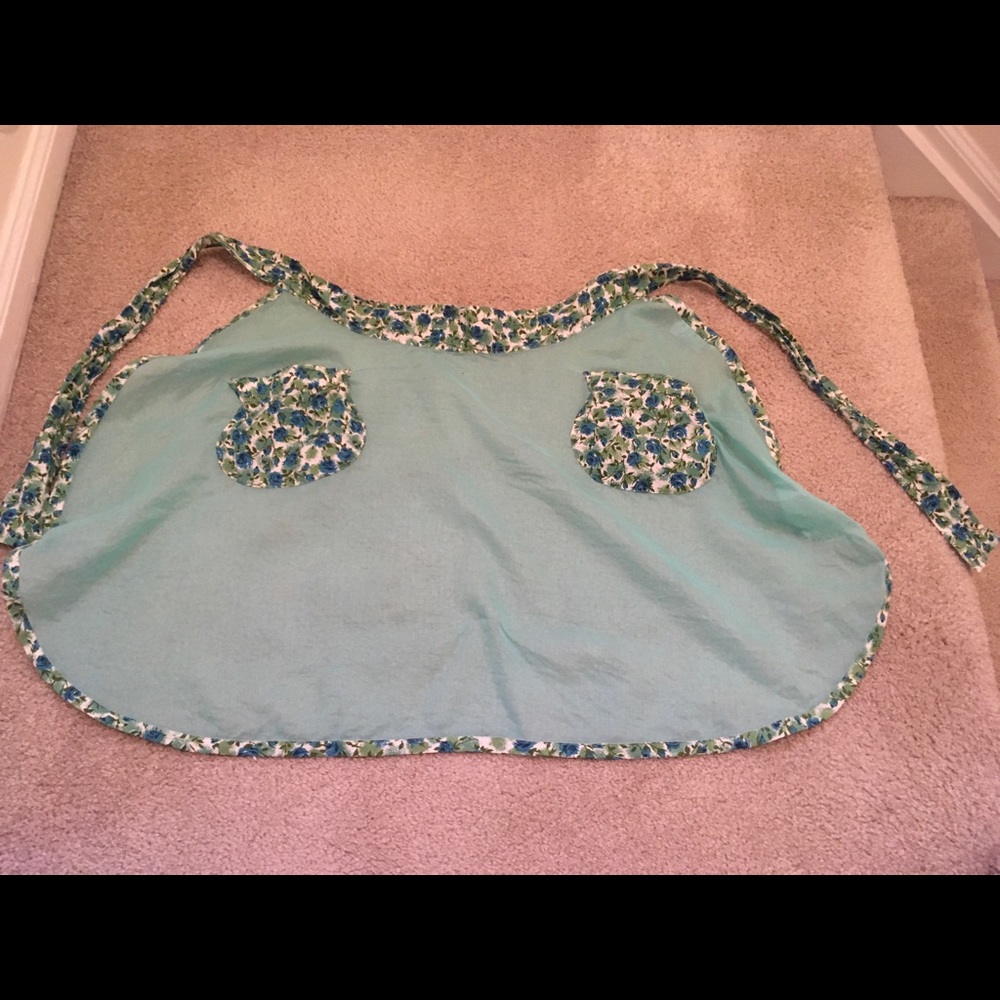 Anthropologie cute retro apron. 100% cotton. Very good condition.